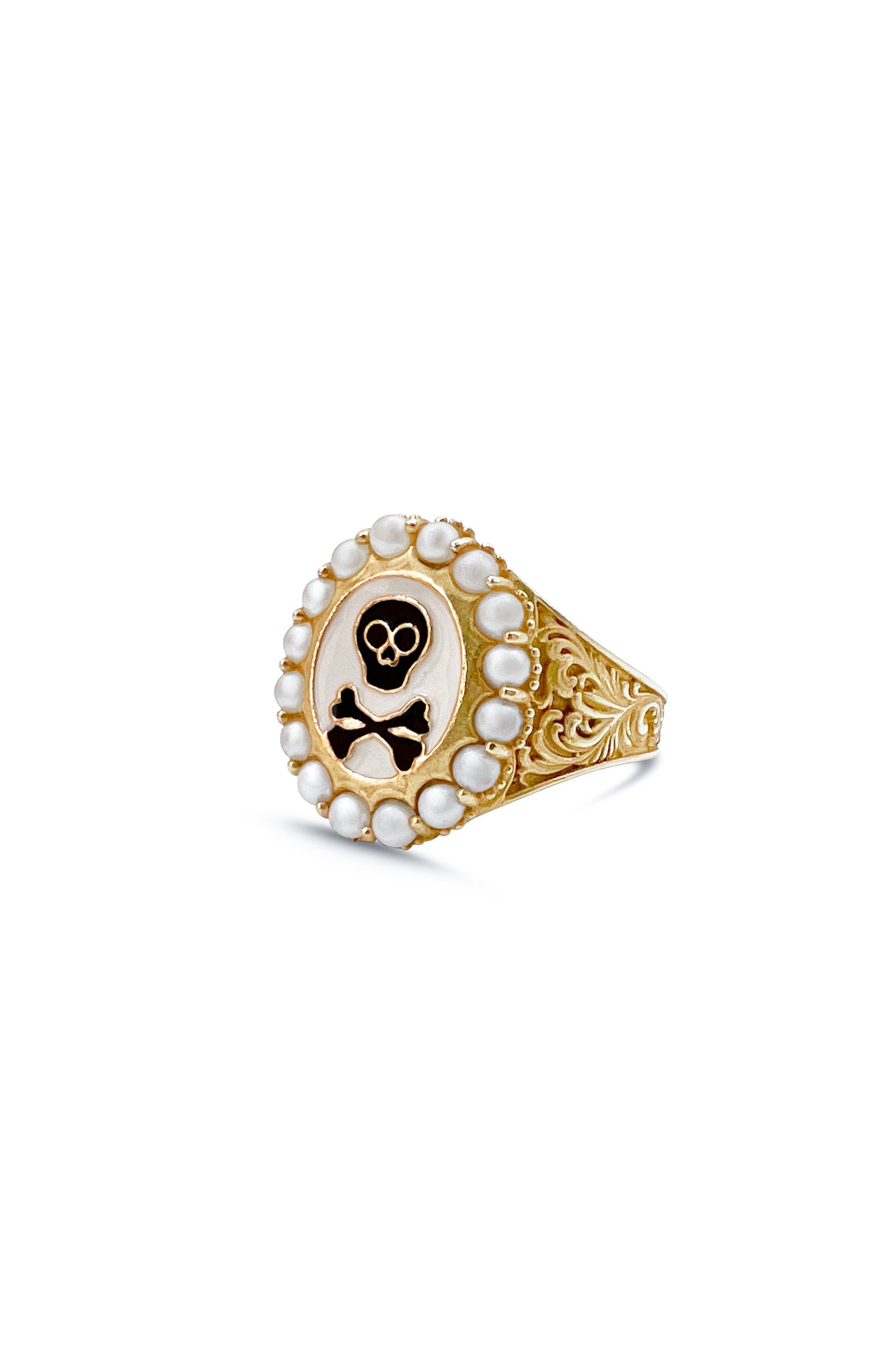 black and gold jewelry aesthetic