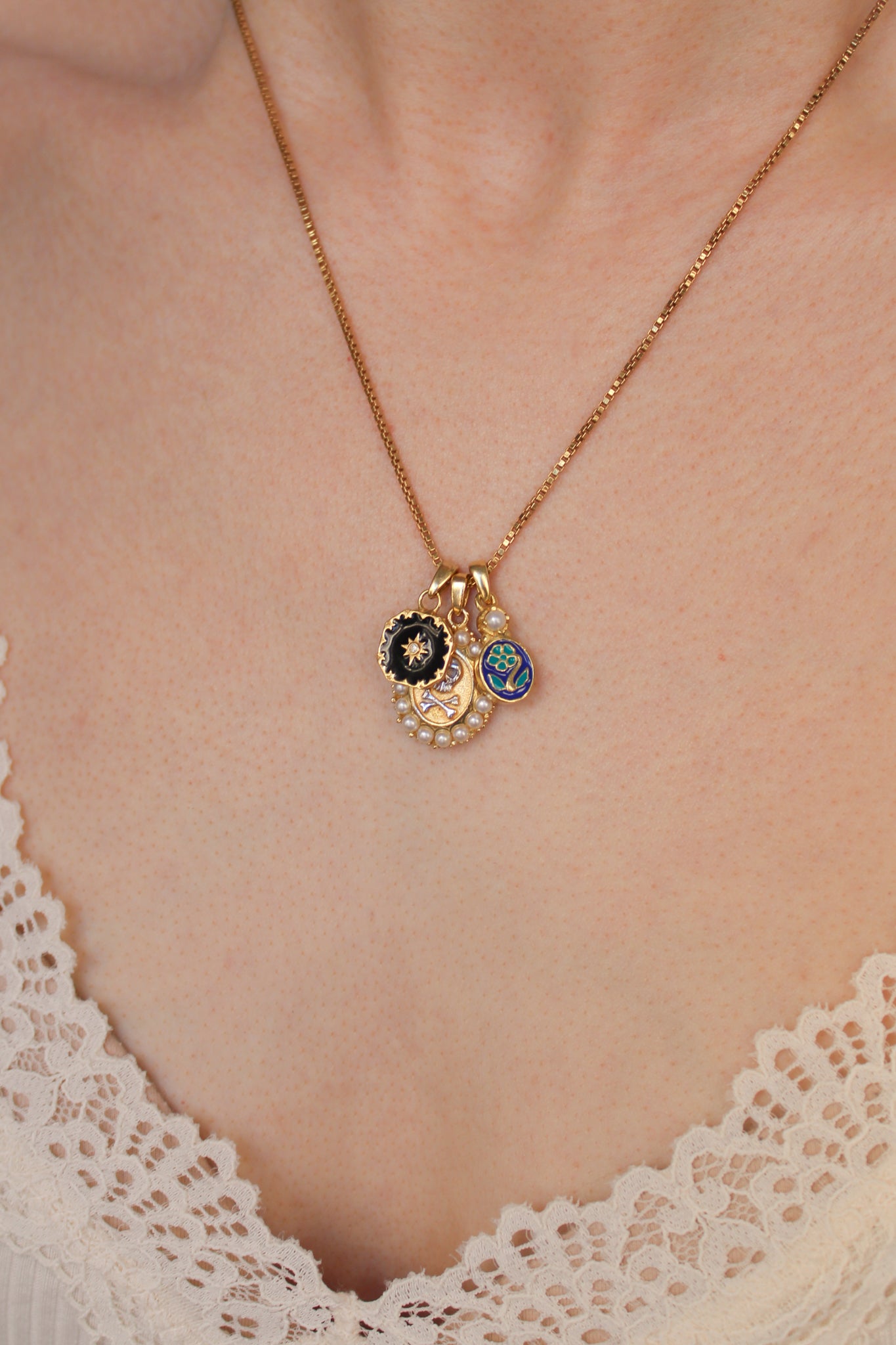 Mourning Bloom Pendant - Gold