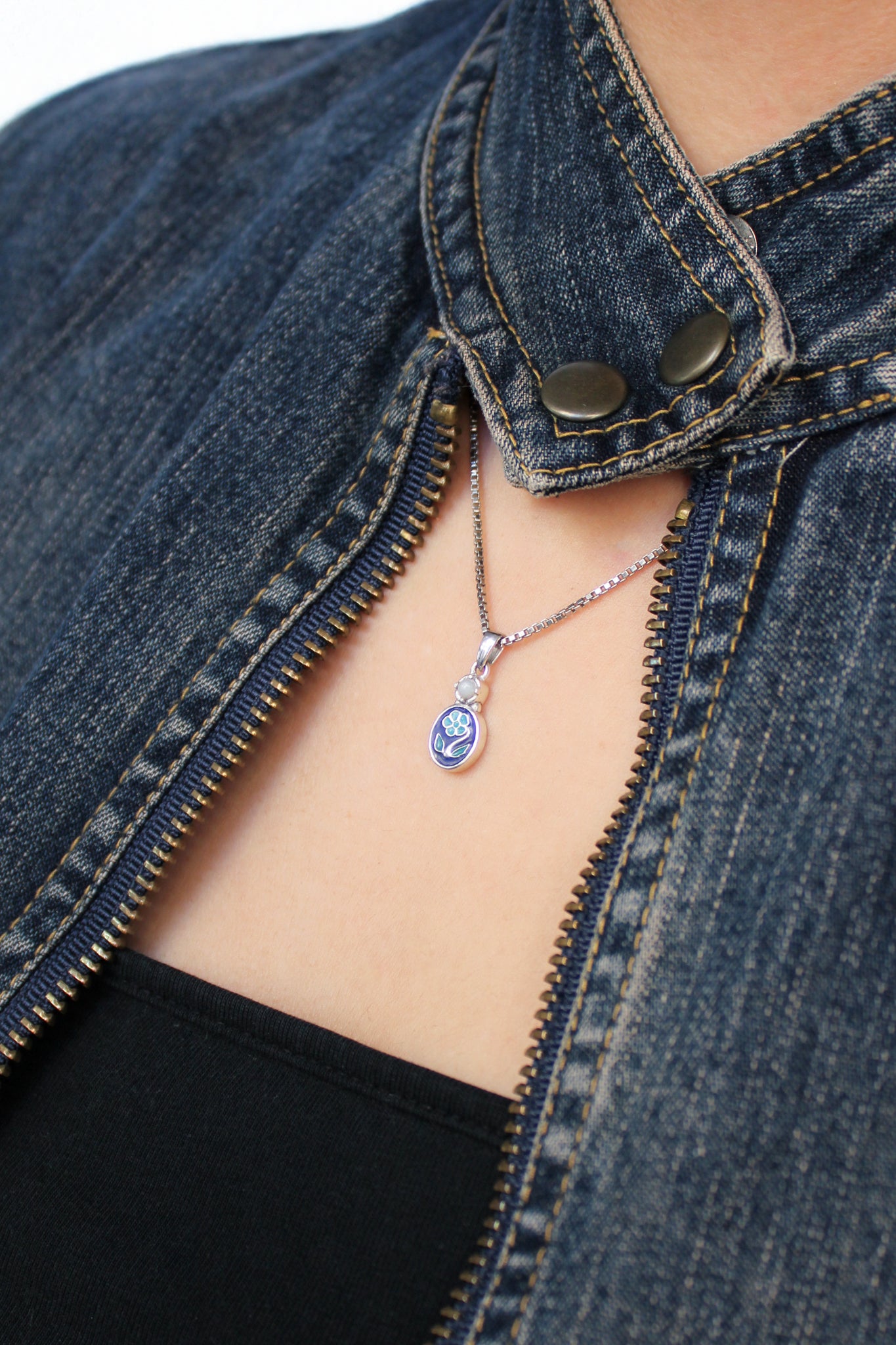 Mourning Bloom Pendant - Silver