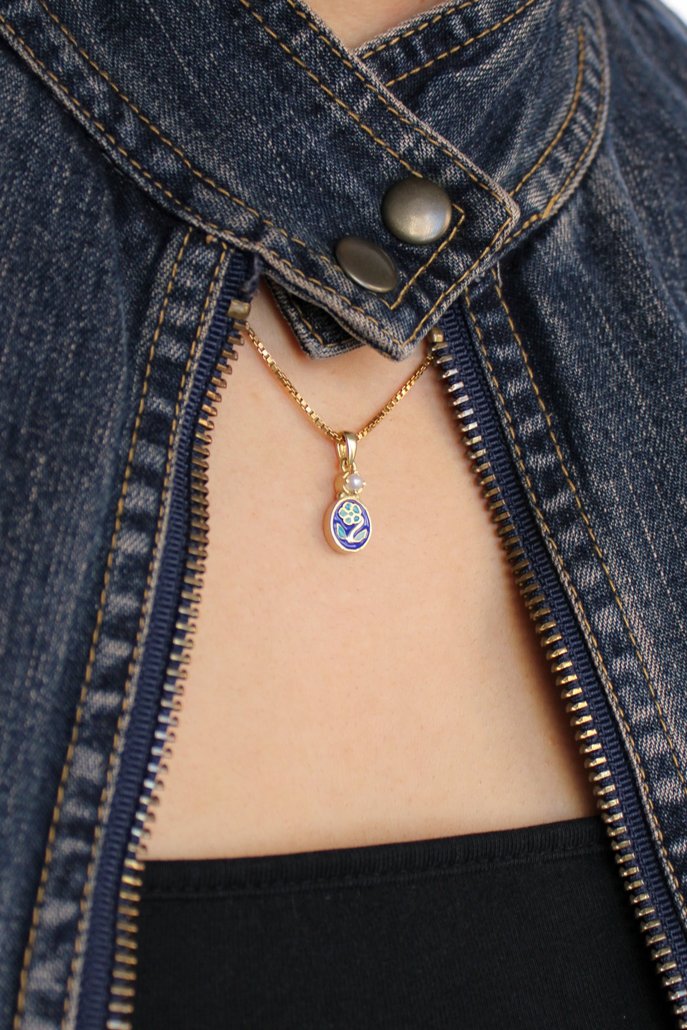 Mourning Bloom Pendant - Gold