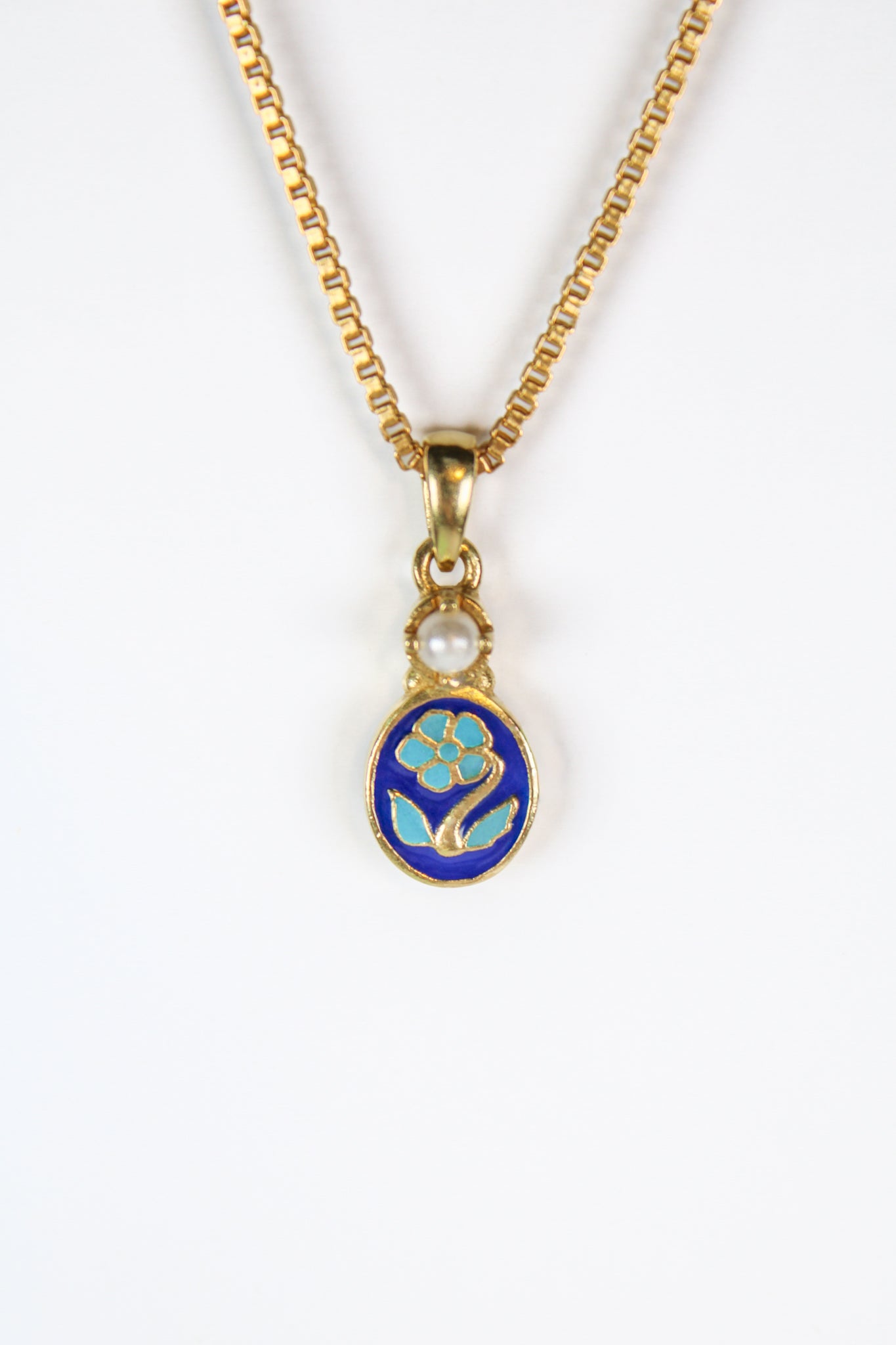 Mourning Bloom Pendant - Gold
