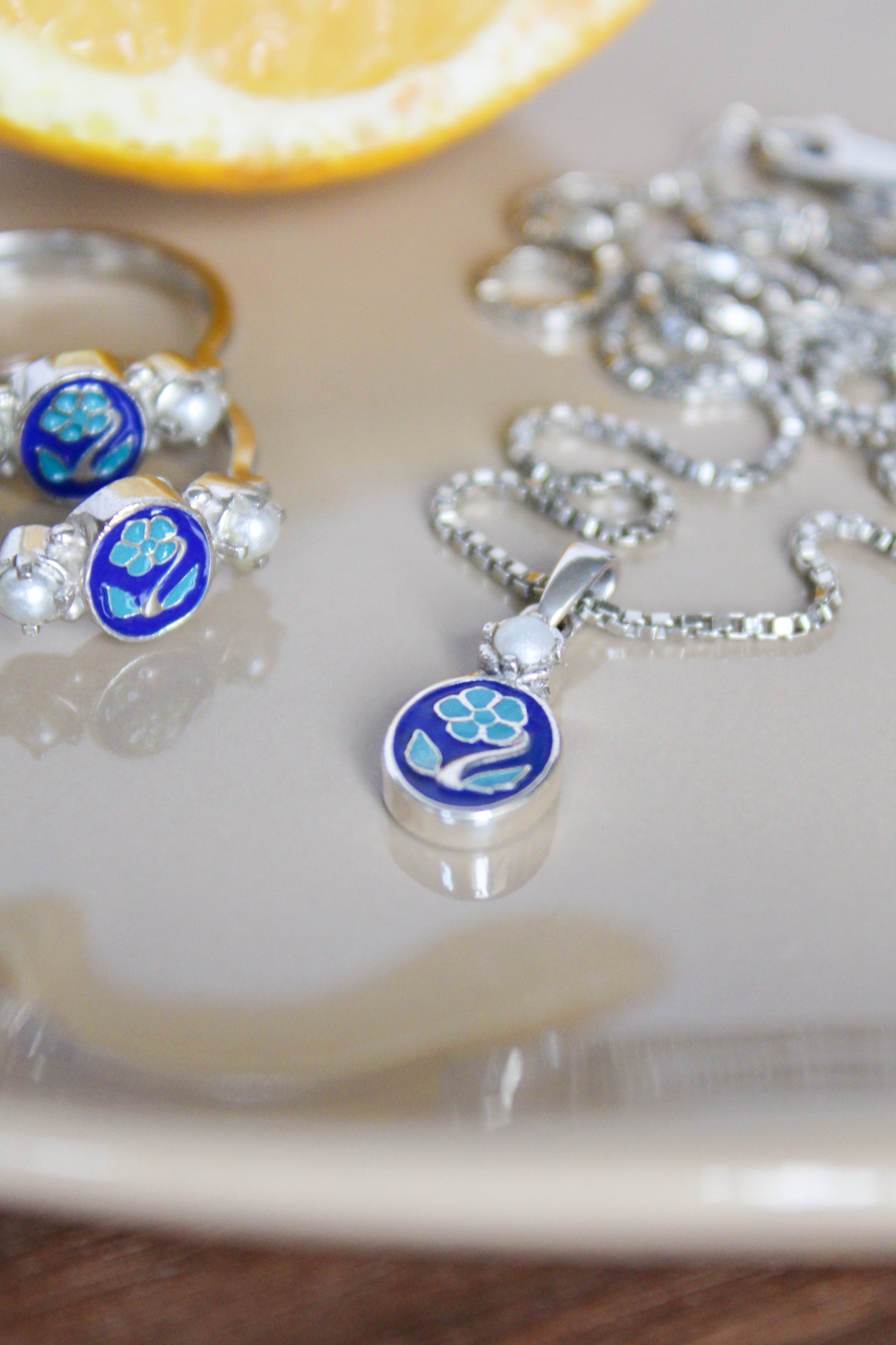 Mourning Bloom Necklace - Silver