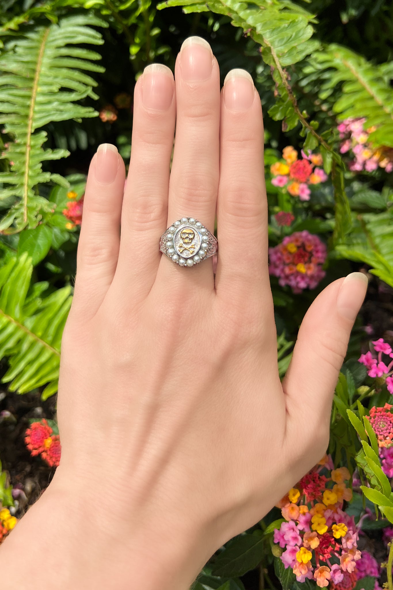 Mourning Memento Ring (Heirloom Metal) - Silver