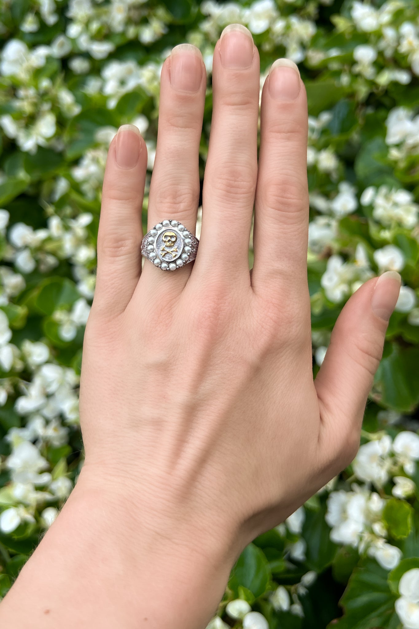 Mourning Memento Ring (Heirloom Metal) - Silver
