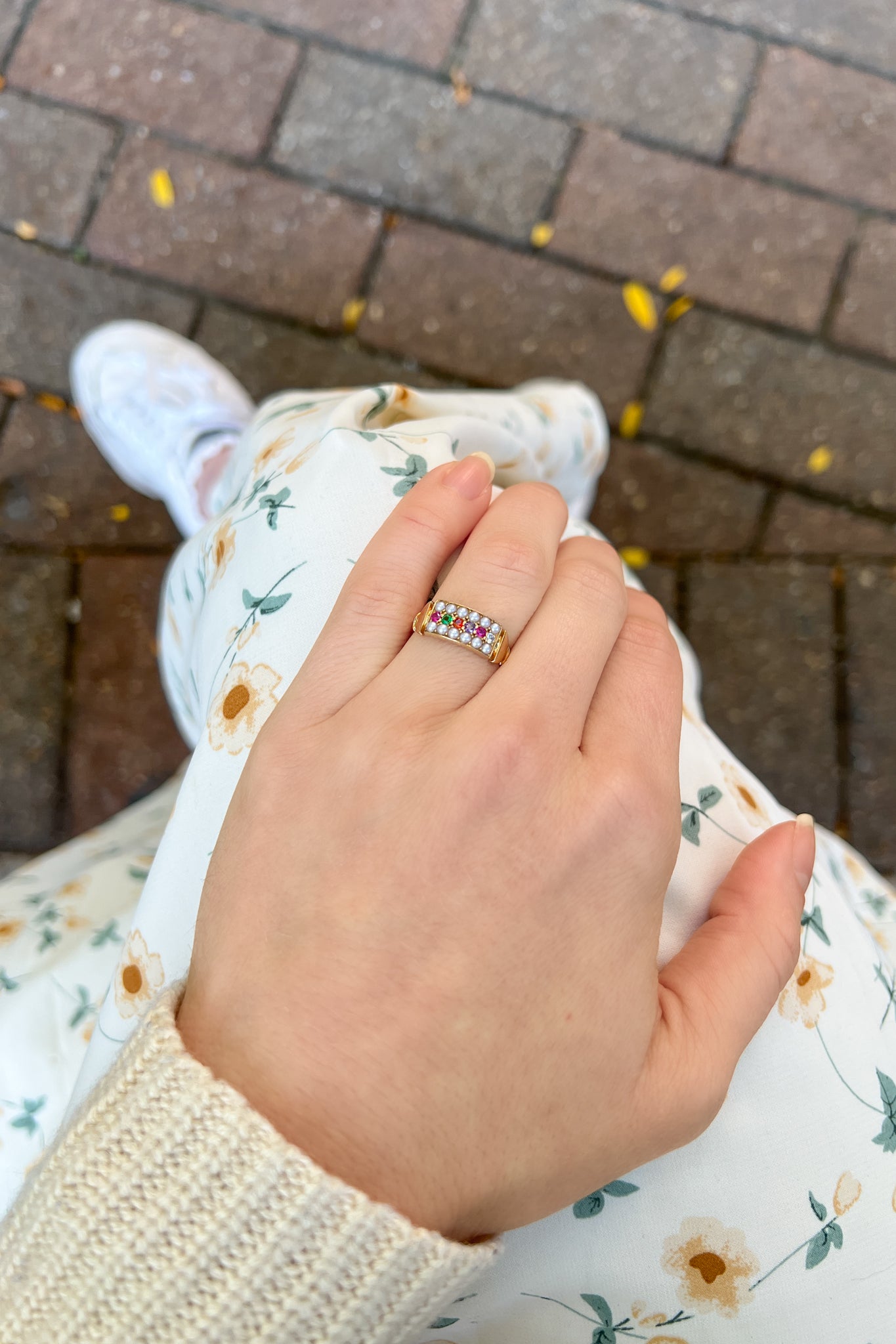 classic gemstone ring gold