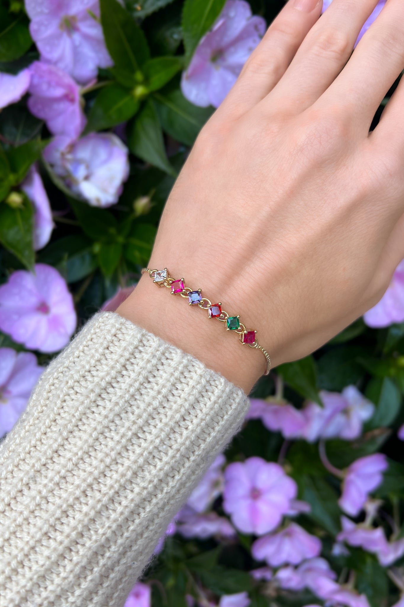 Linked-Love Bracelet - Gold