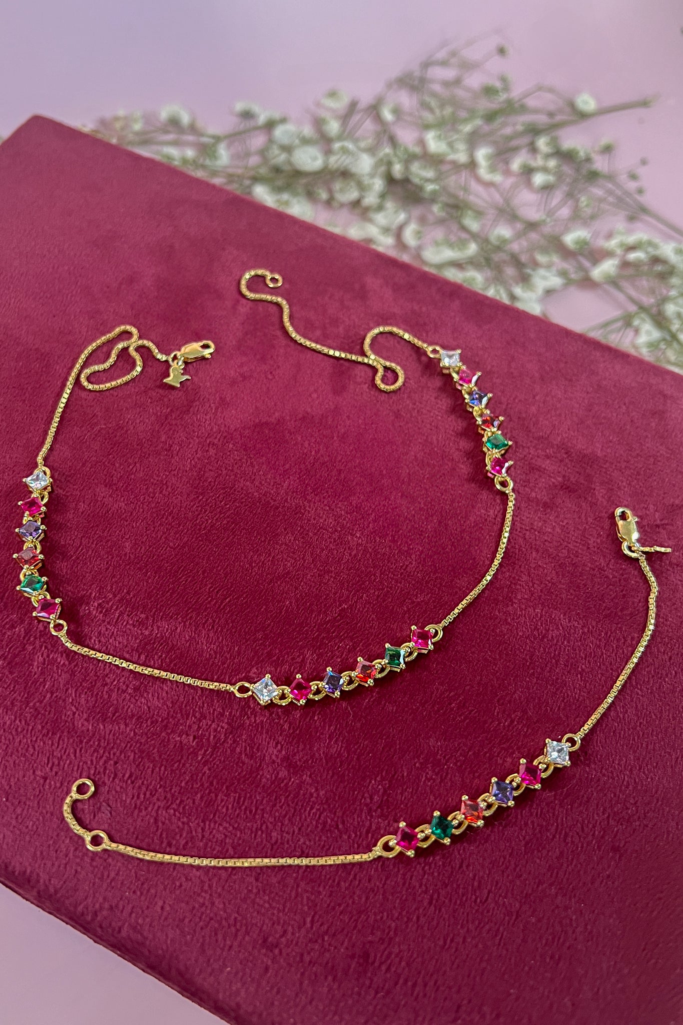 Linked-Love Necklace - Gold