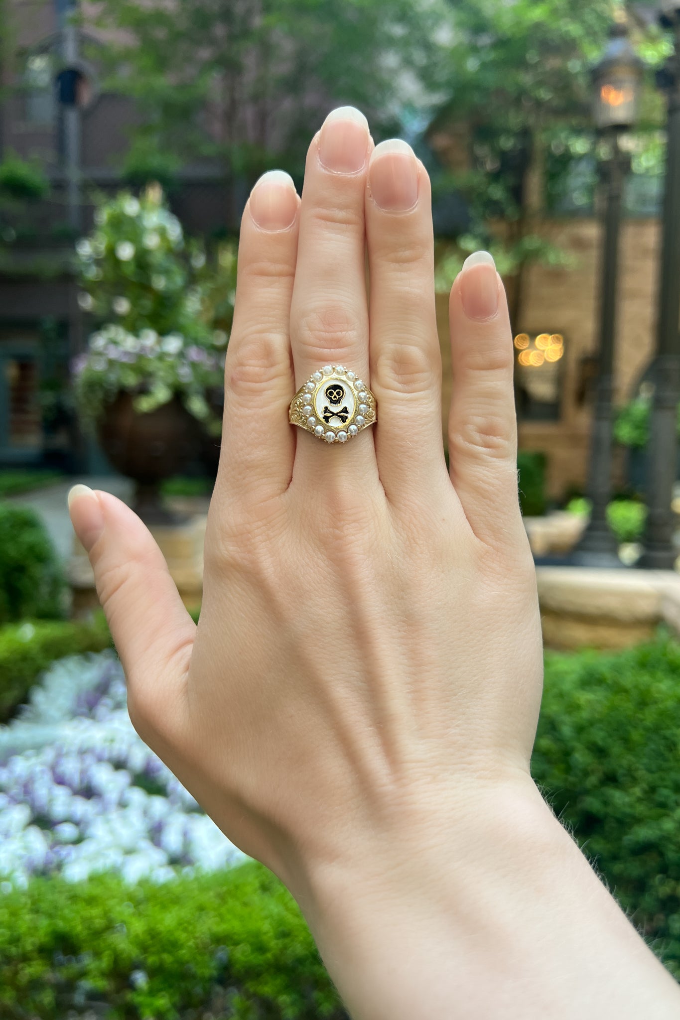 Mourning Memento Ring (Haunting Enamel) - Gold