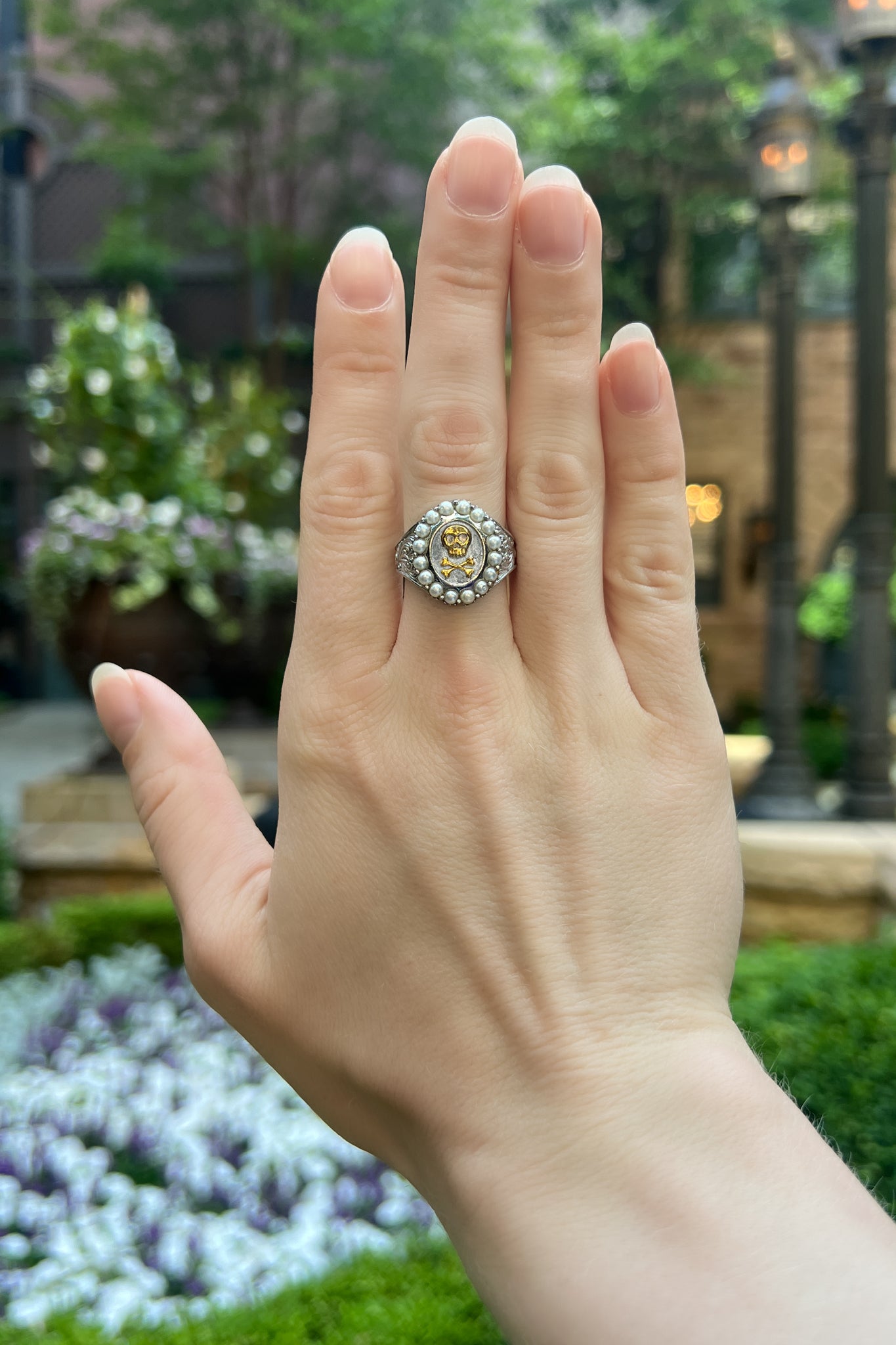 Mourning Memento Ring (Heirloom Metal) - Silver