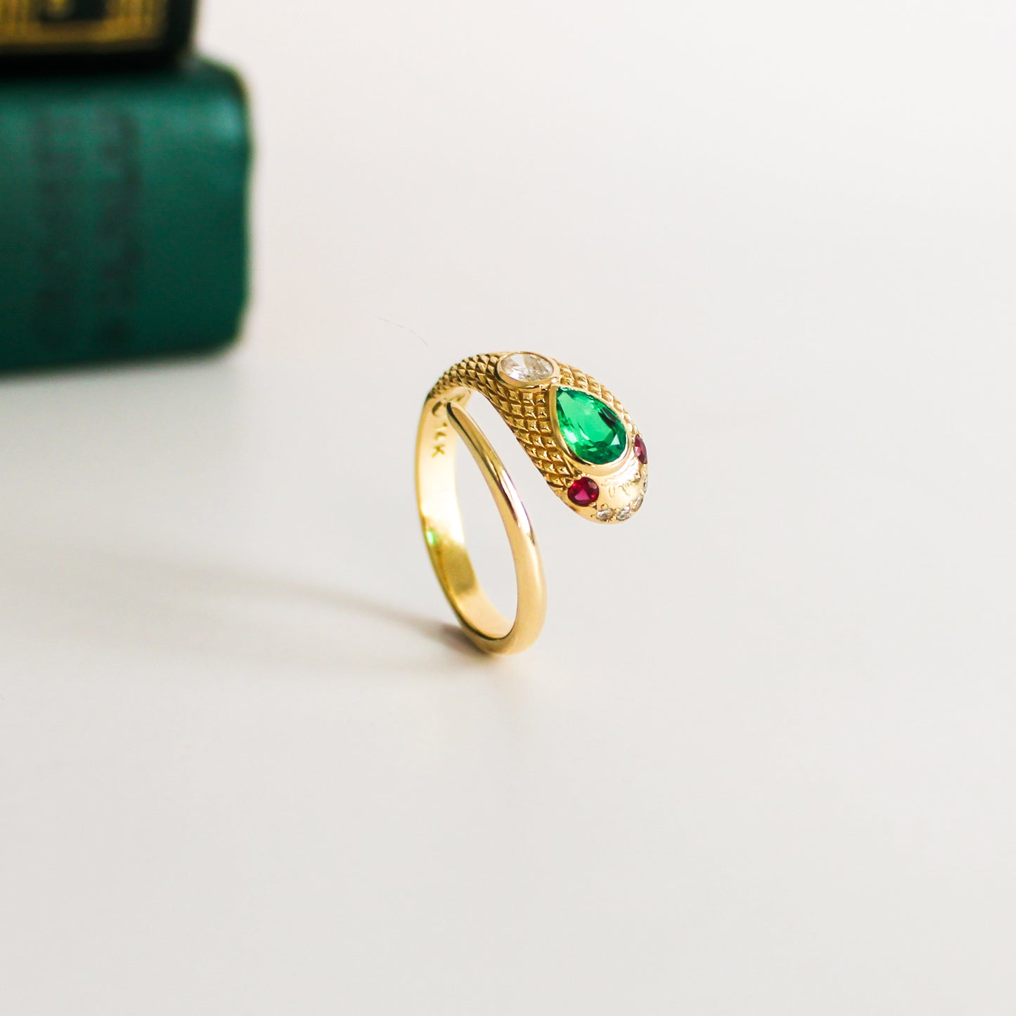 Queen Victoria Ring | 14k gold