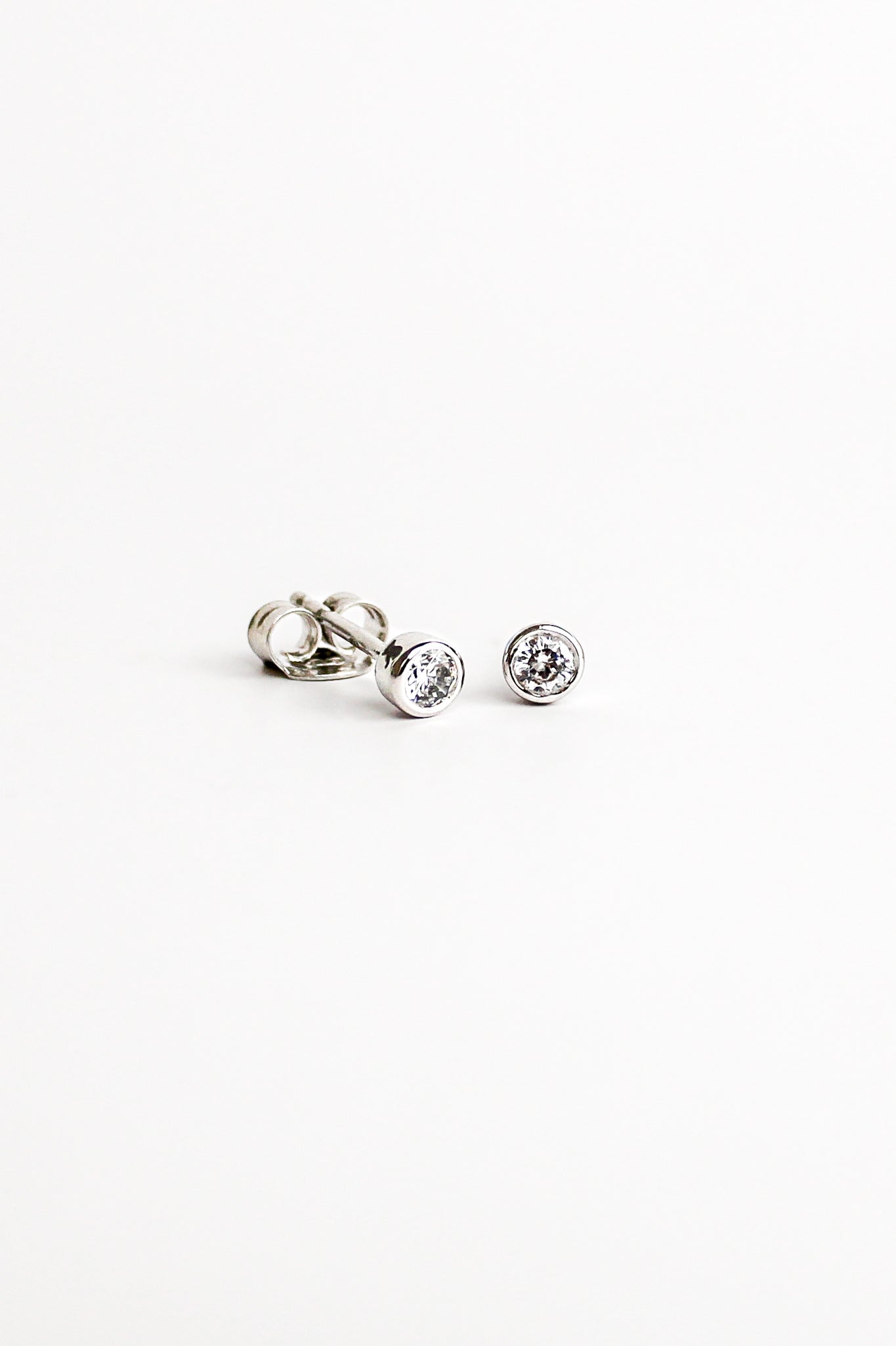 Vesta Stud Earrings - silver