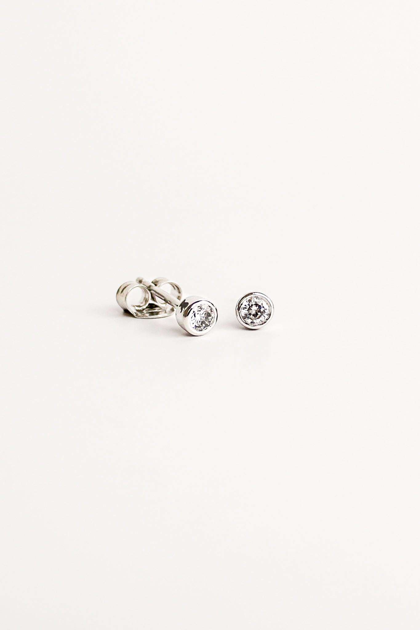 Vesta Stud Earrings - silver