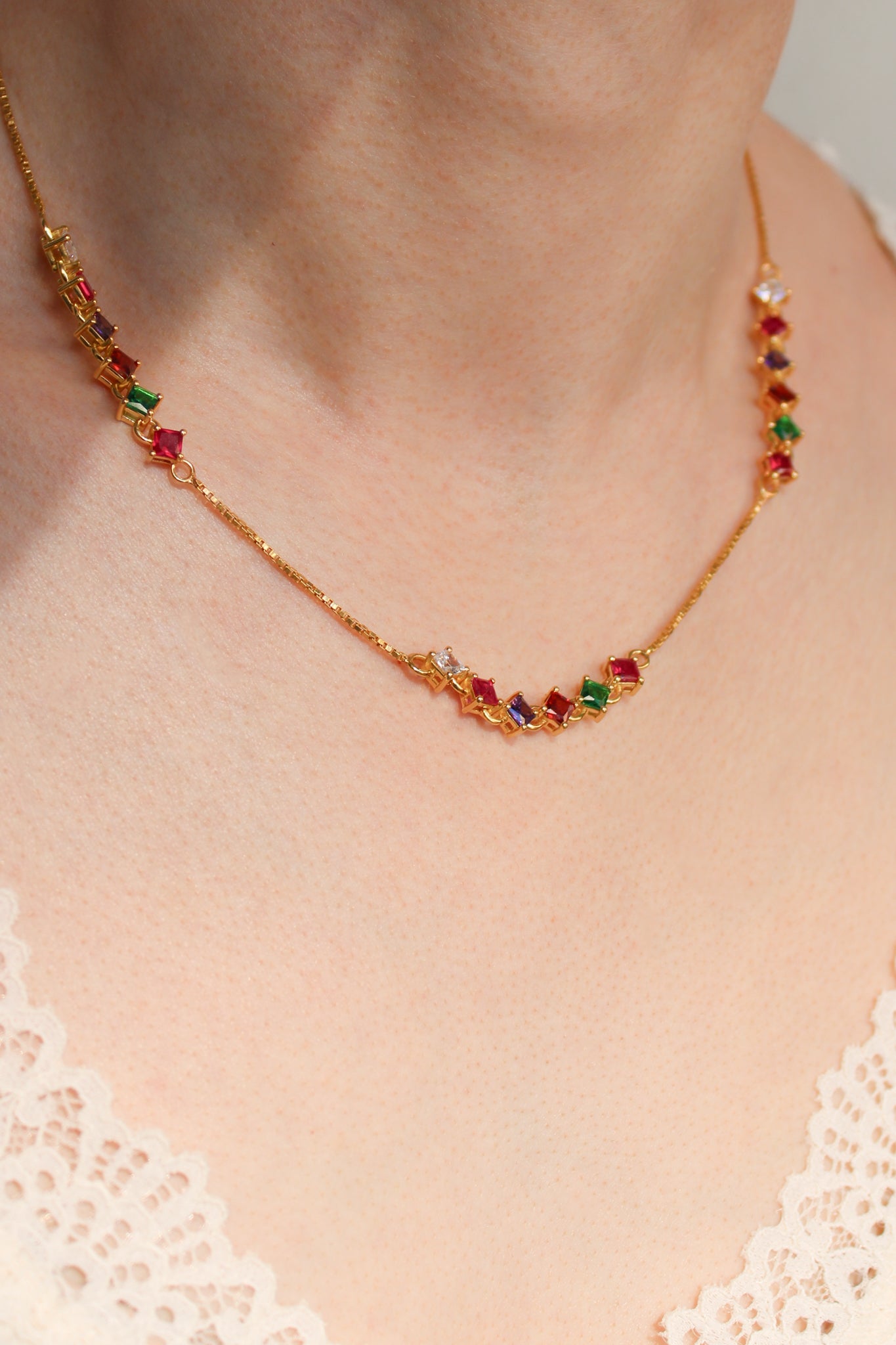 vintage style gemstone necklace