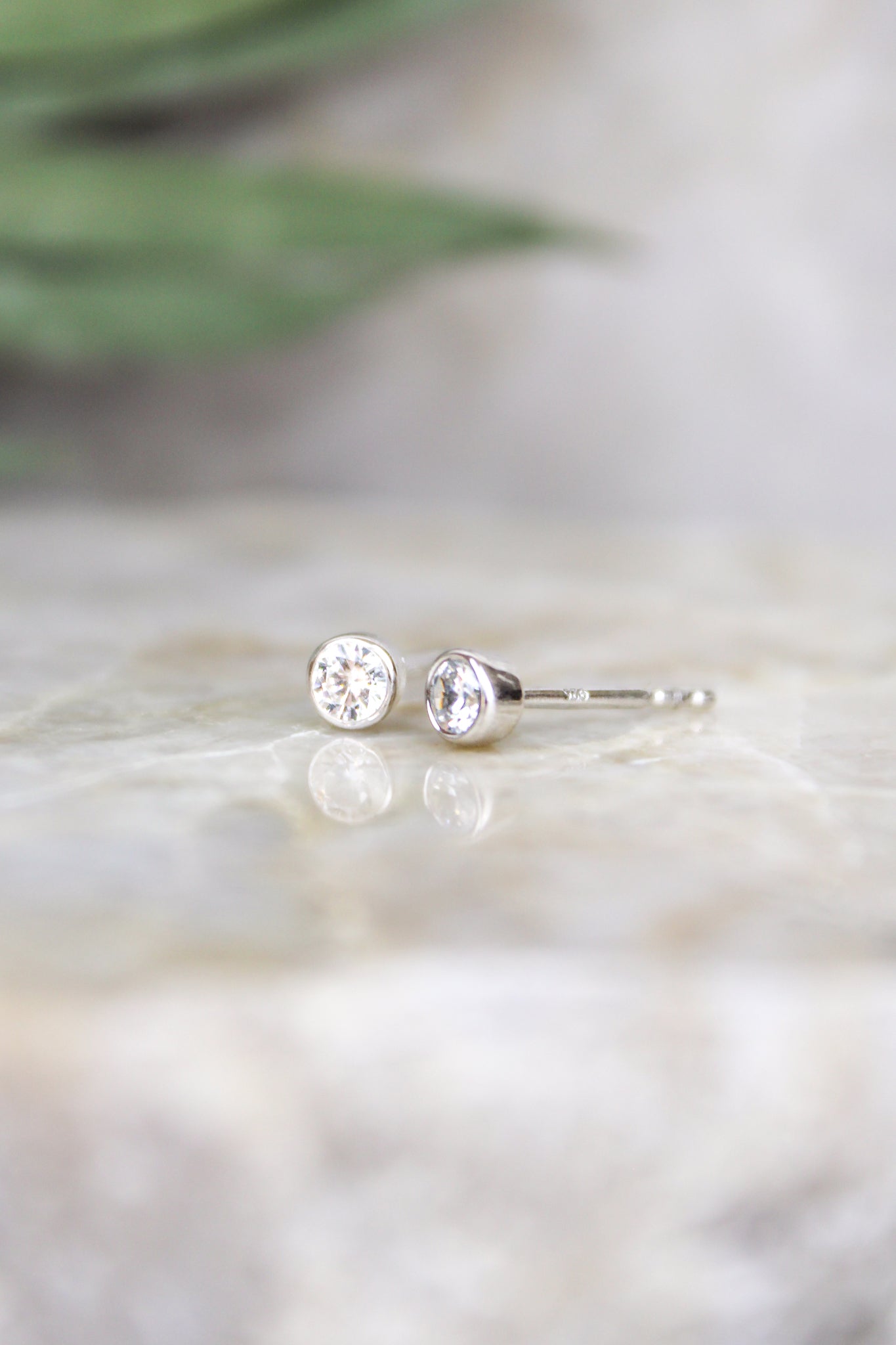 Vesta Stud Earrings - silver