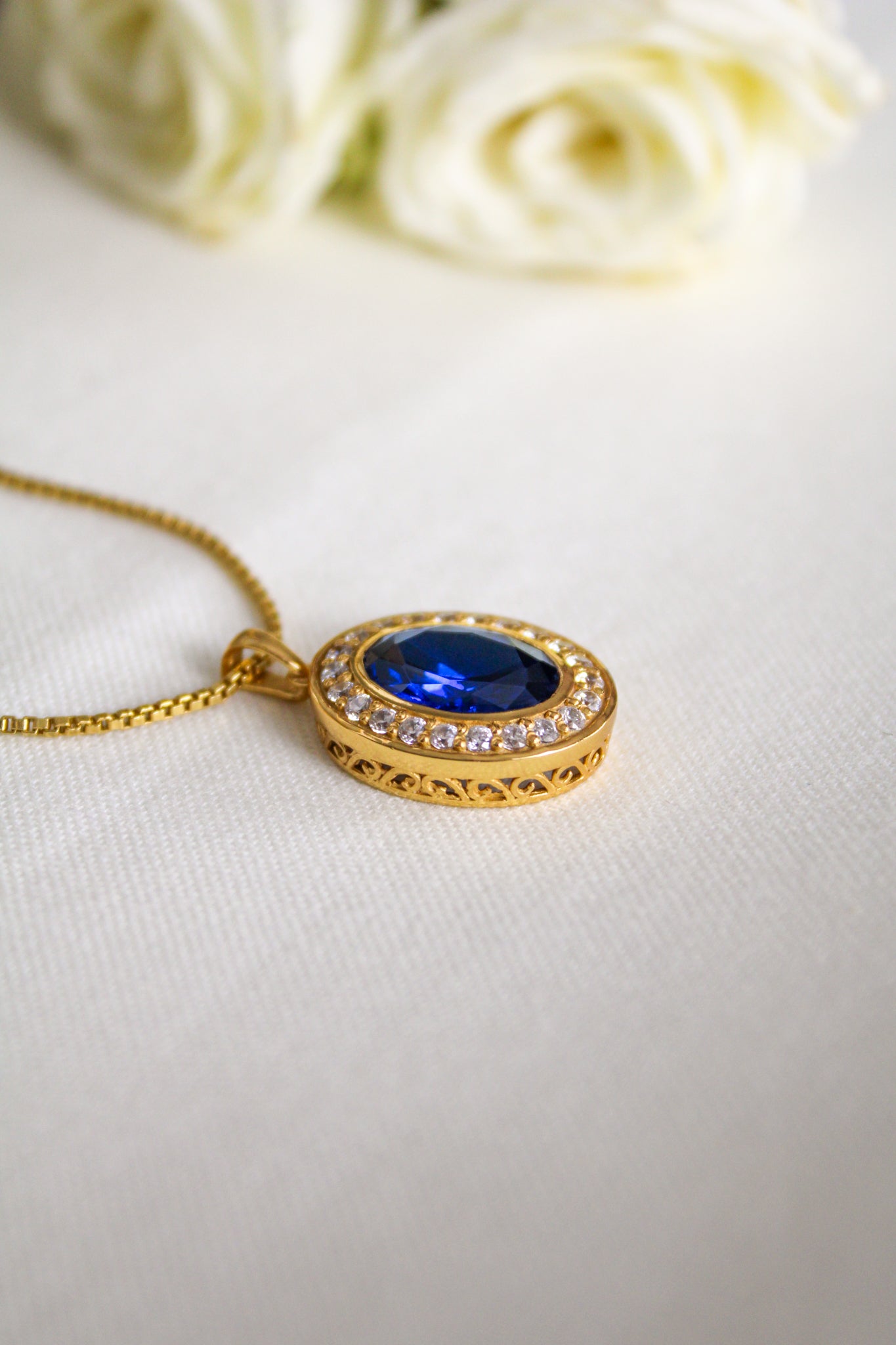 18k gold vermeil Heartline Necklace inspired by Diana, showcasing timeless beauty and regal charm.