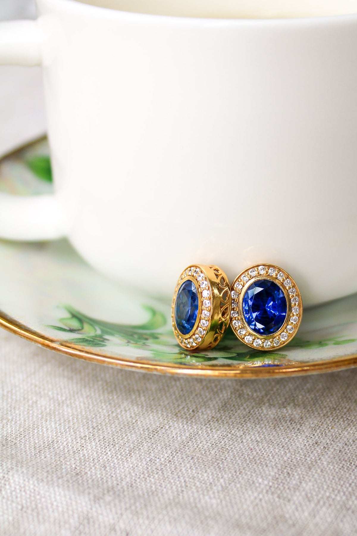 The Sovereign Stud Earrings - gold