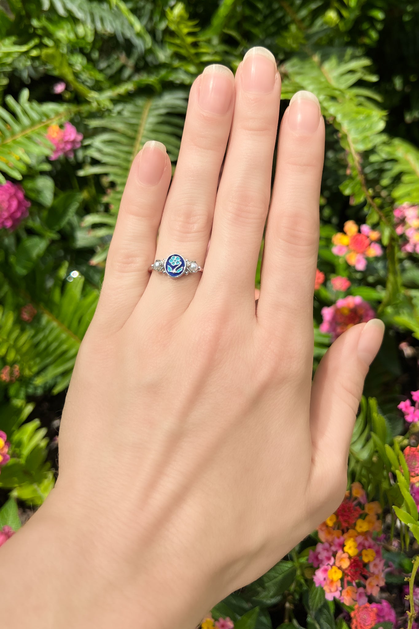 Victorian motif flower ring