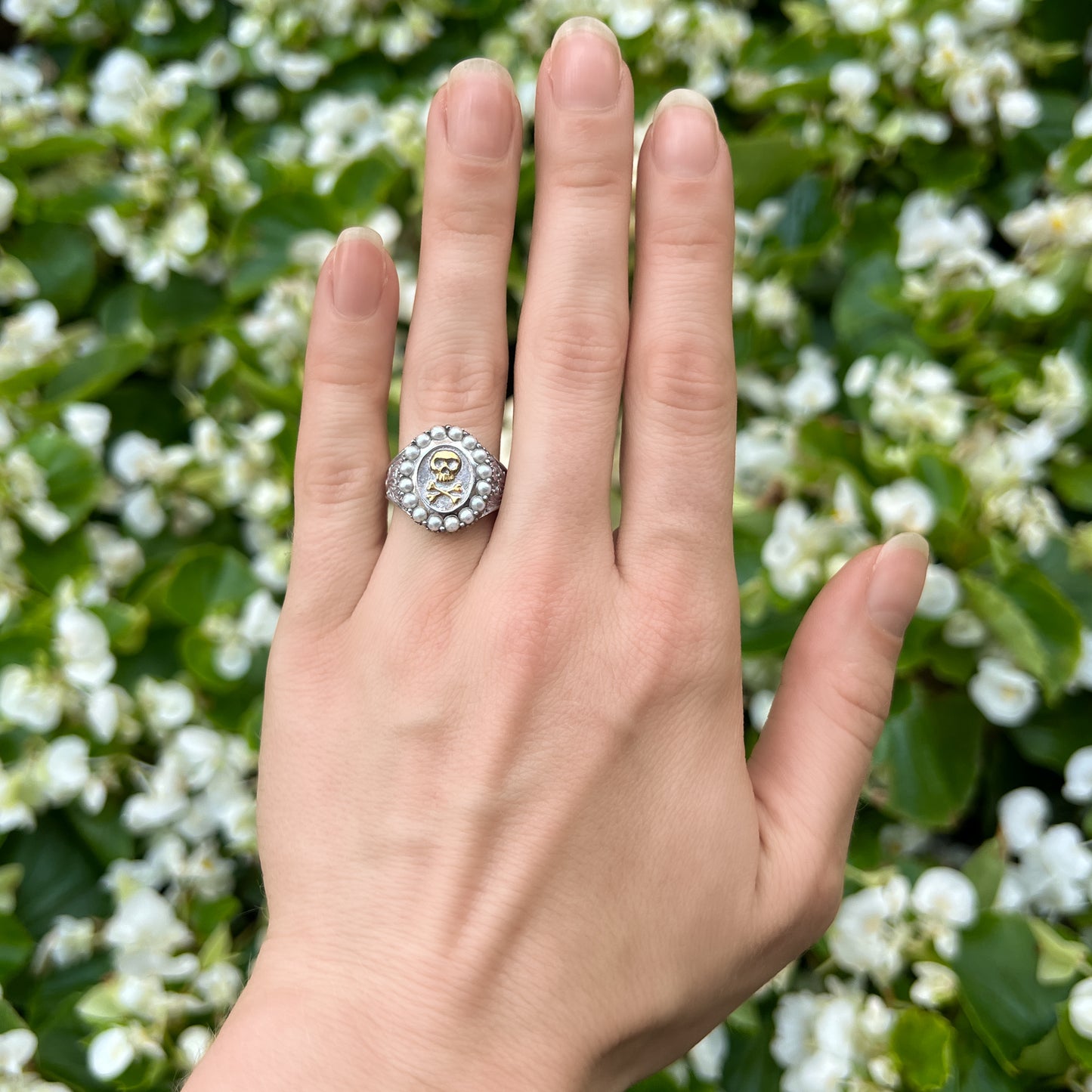 Mourning Memento Ring (Heirloom Metal) - Silver