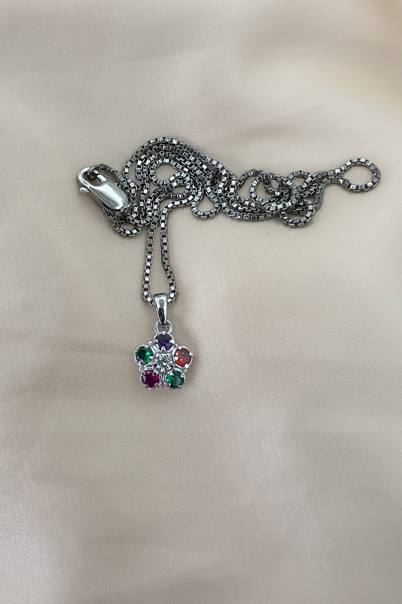 Regard Bloom Necklace - Silver