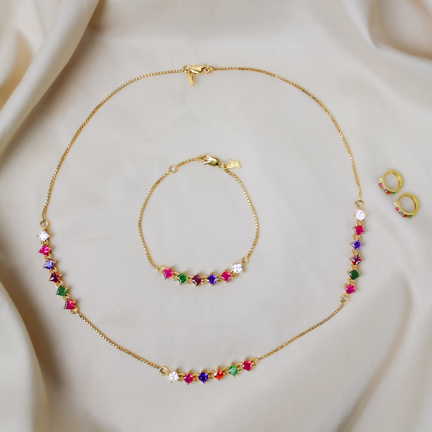 Linked-Love Necklace - Gold