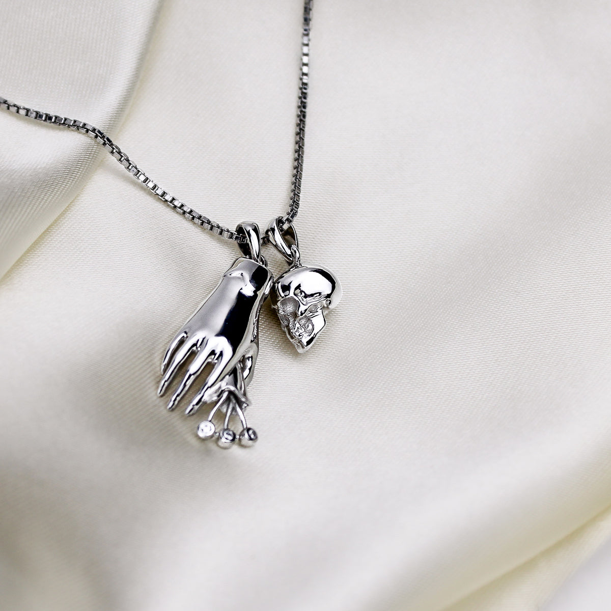 Vanitas Pendant - silver