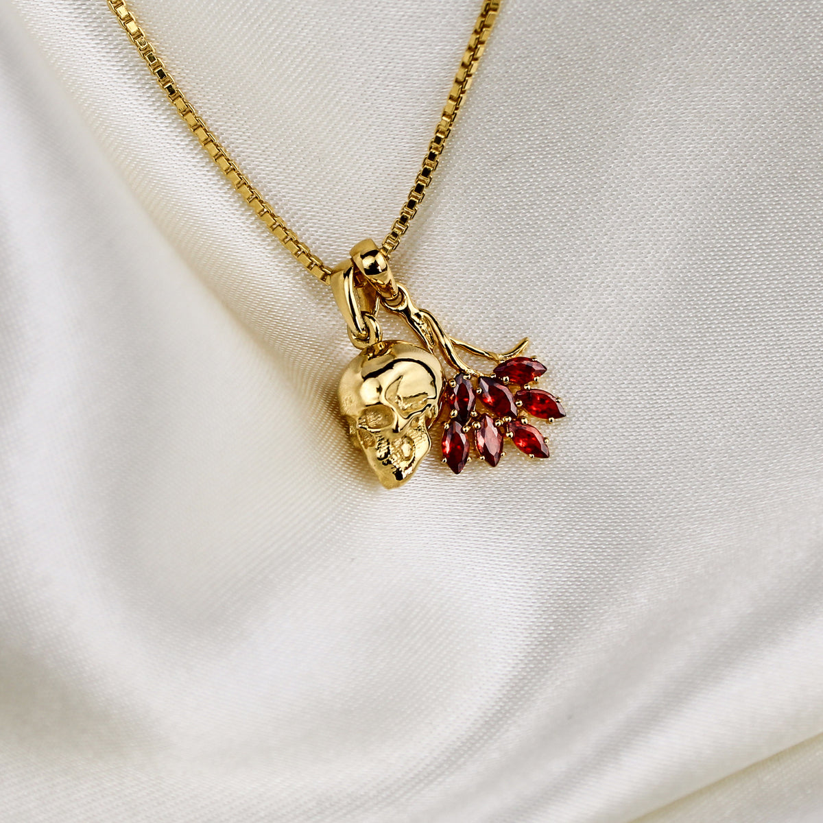 Vanitas Pendant - gold