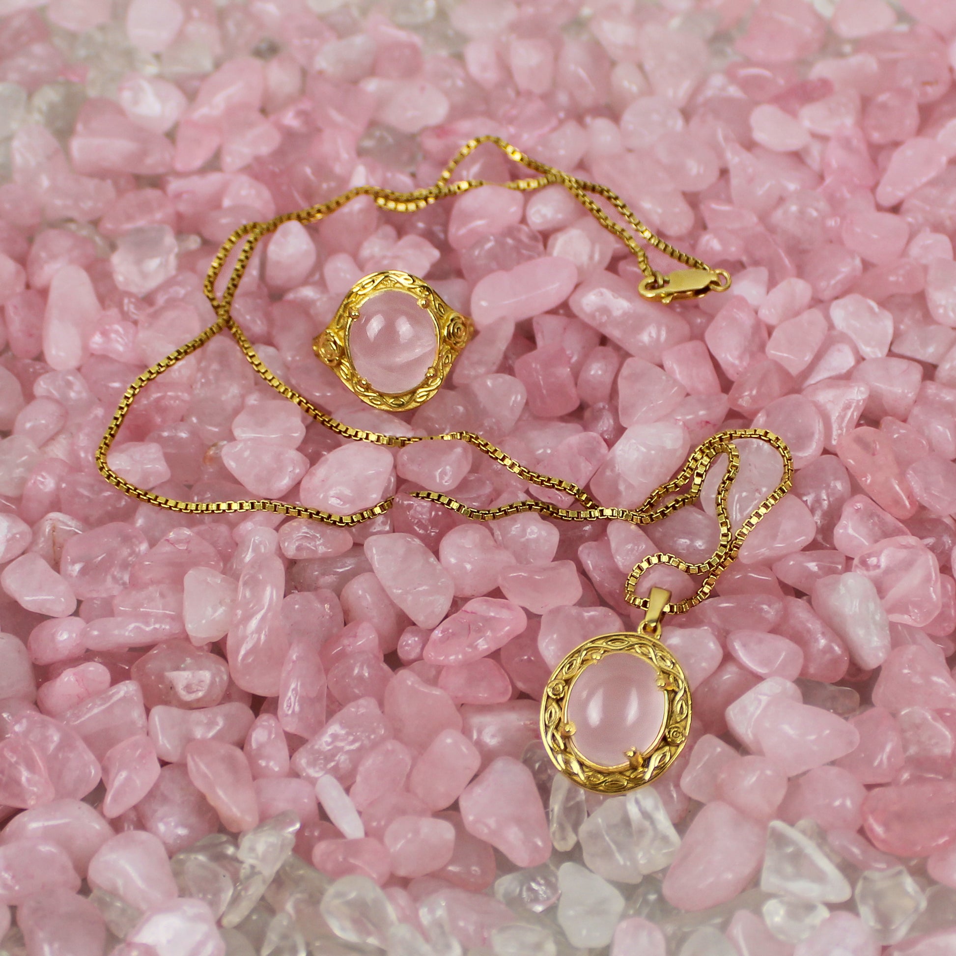 romantic heir Gold necklace and signet ring with pendants on pink stones