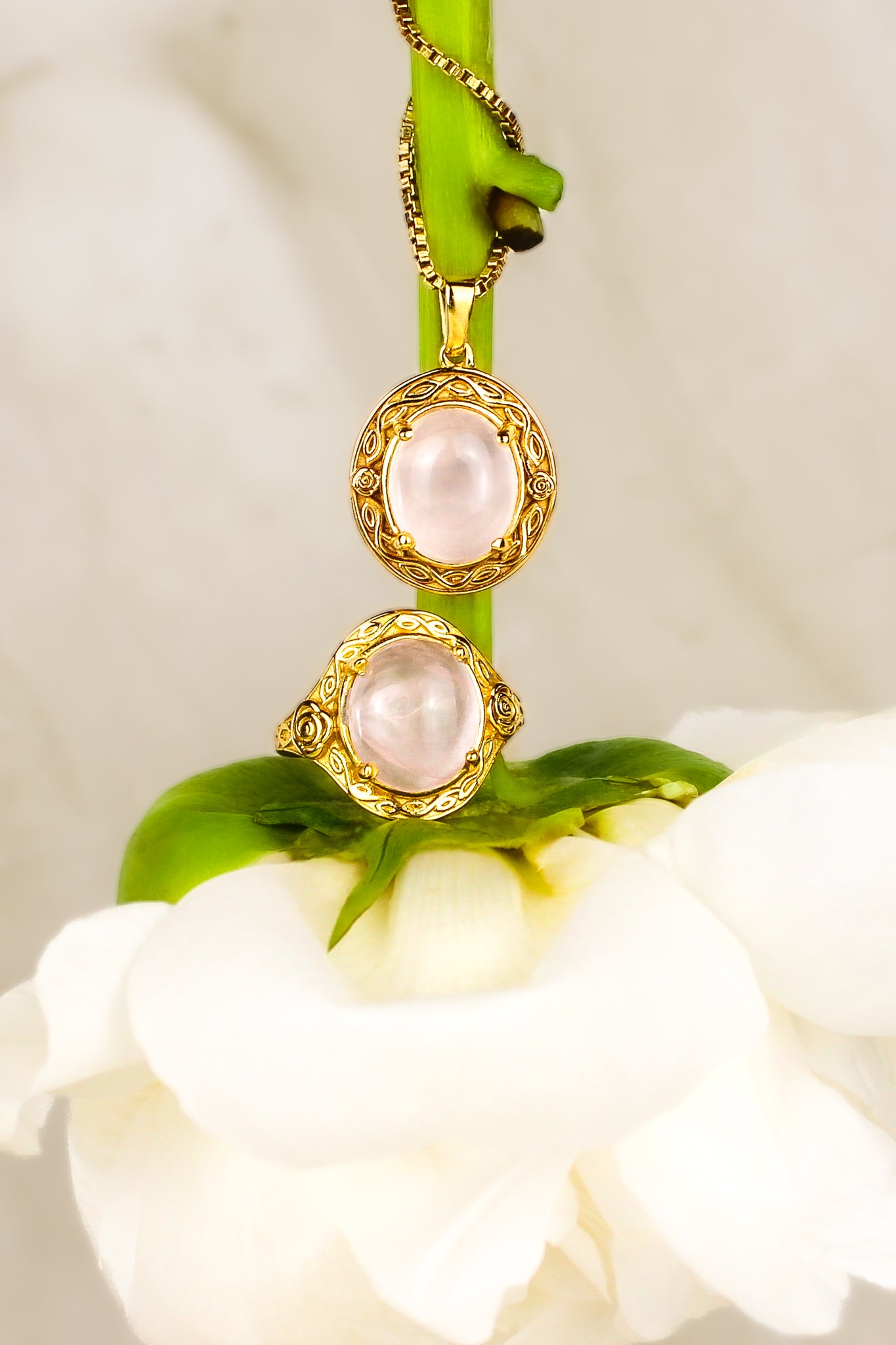 Romantic Heir Necklace - gold