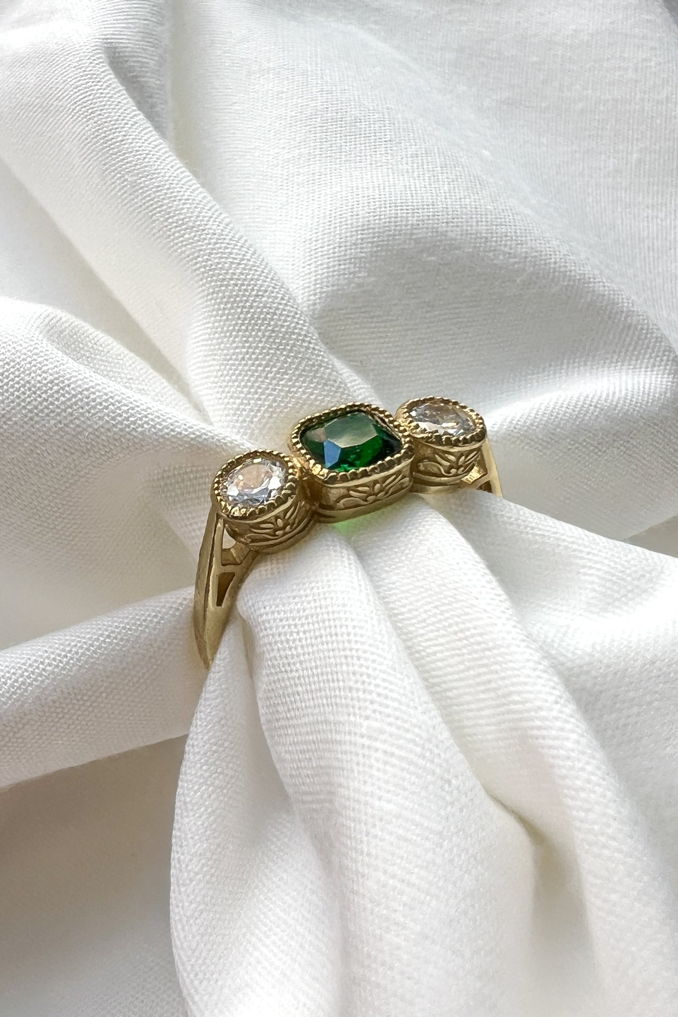 1920s inspired three stone ring