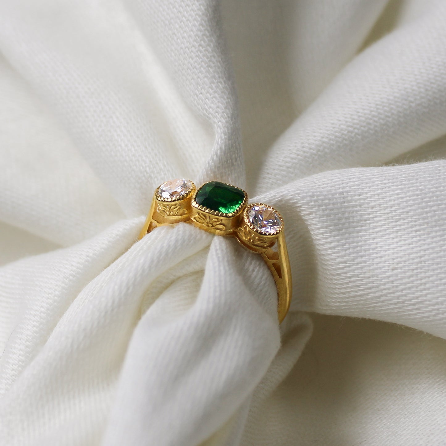 Edwardian Three-Stone Ring - Gold