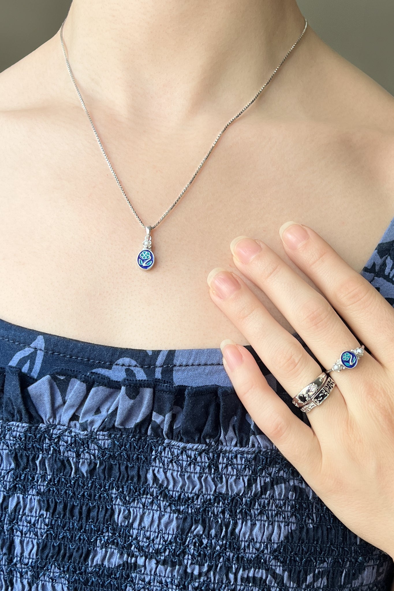 Mourning Bloom Necklace - Silver