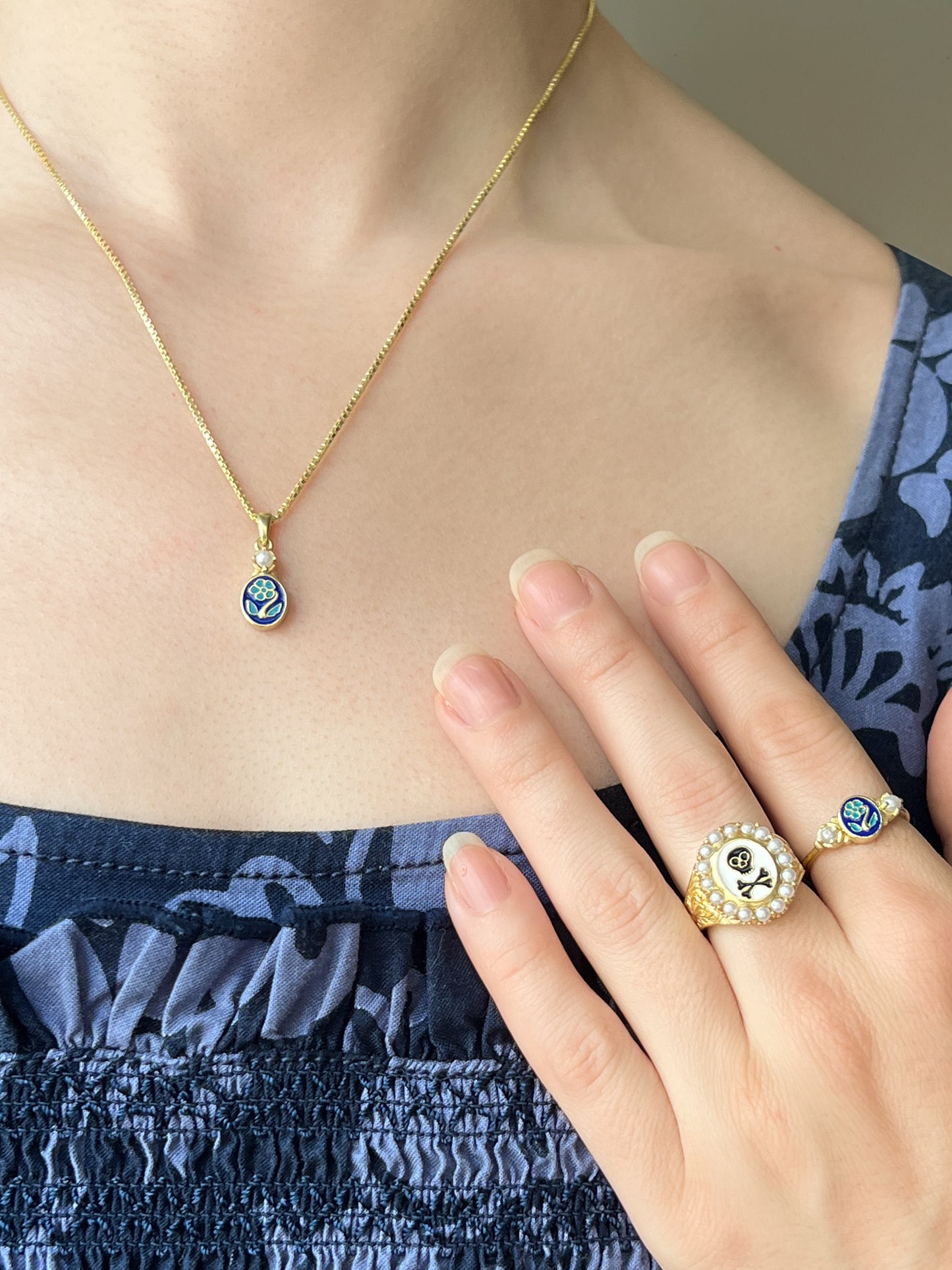 Mourning Bloom Necklace - Gold