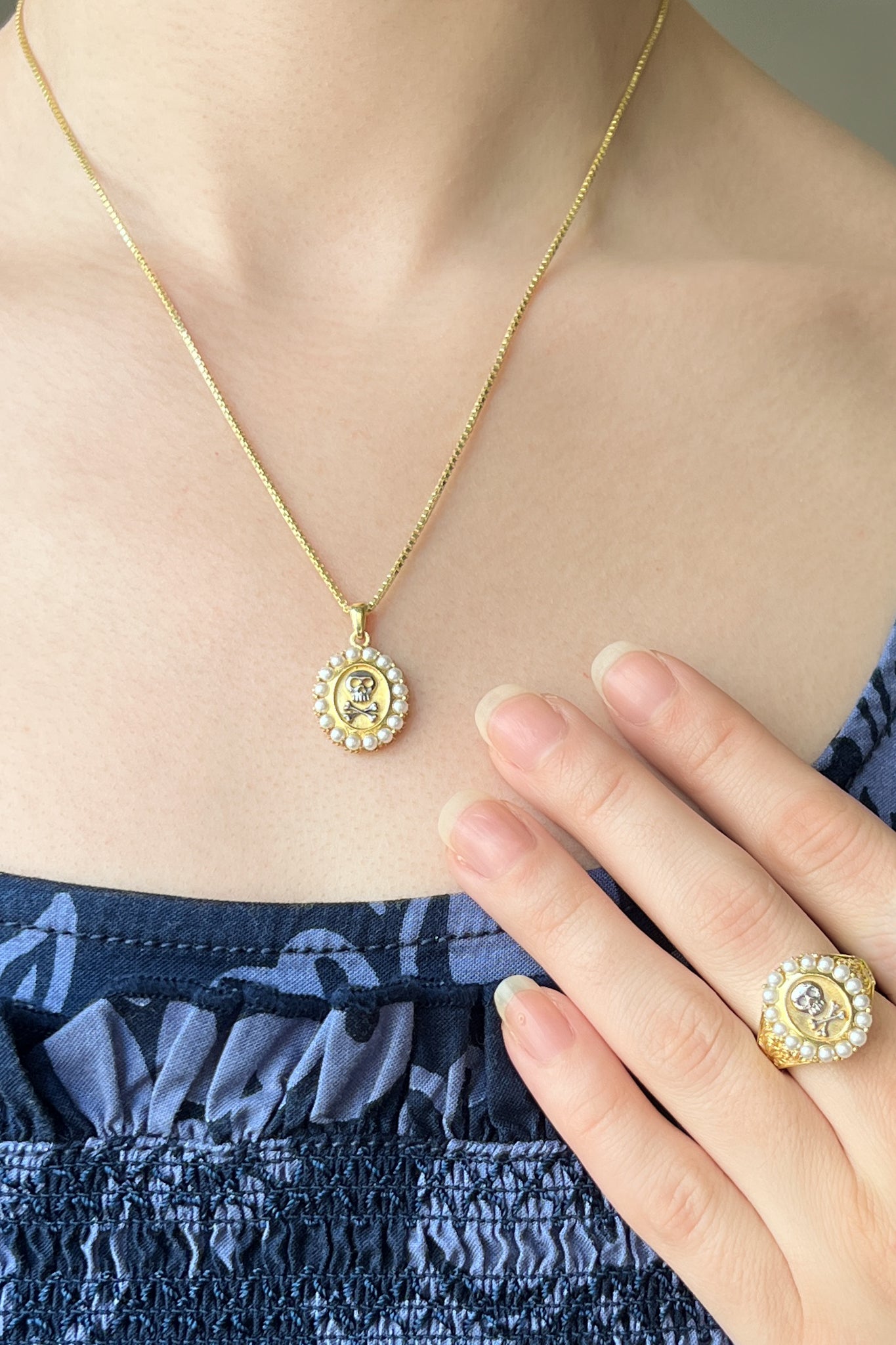 Skull Pendant Necklace Gold