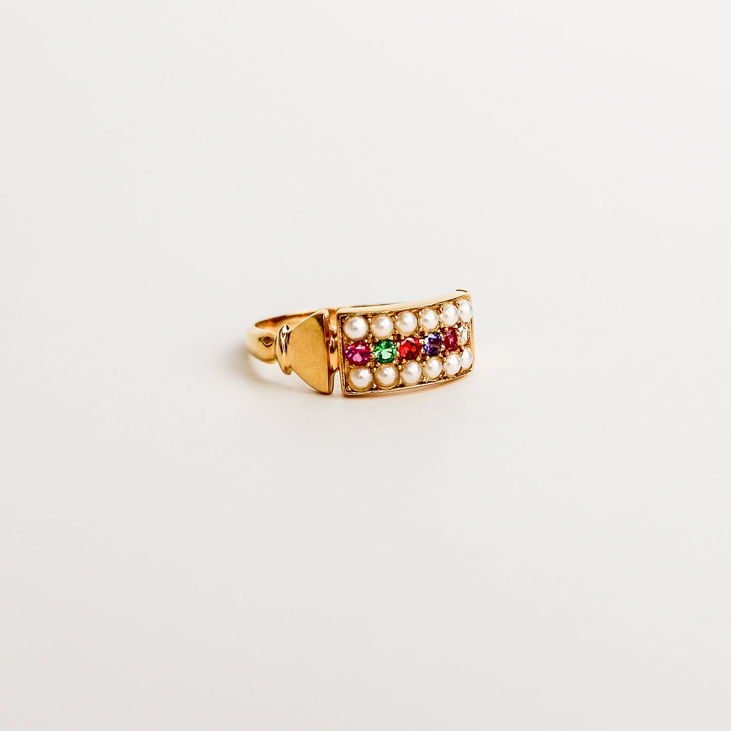 Regent Ring 18k gold vermeil side profile, pearl-paved signet face with REGARD acrostic gemstones and barrel ends, Ether Jewelry