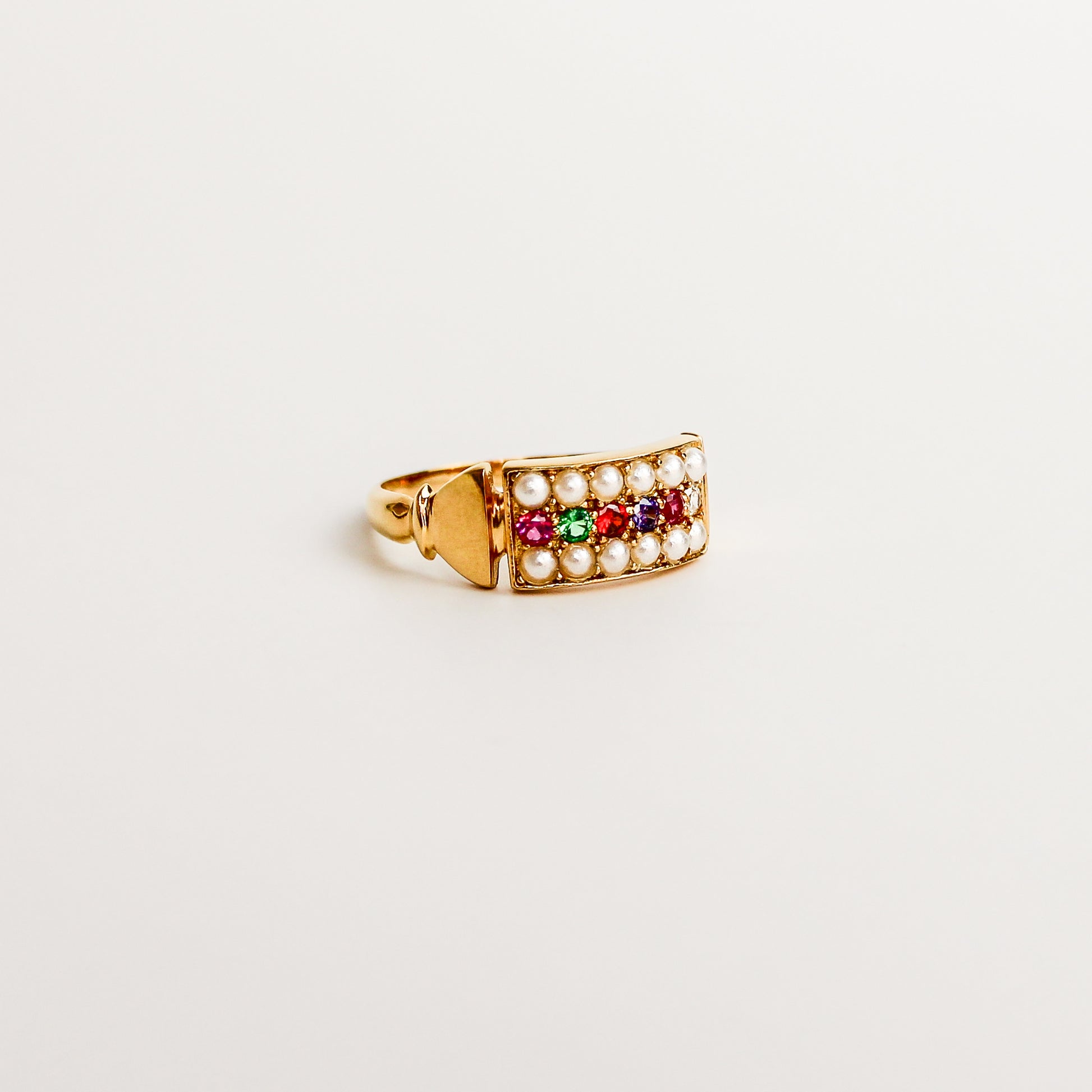 Regent Ring 18k gold vermeil side profile, pearl-paved signet face with REGARD acrostic gemstones and barrel ends, Ether Jewelry