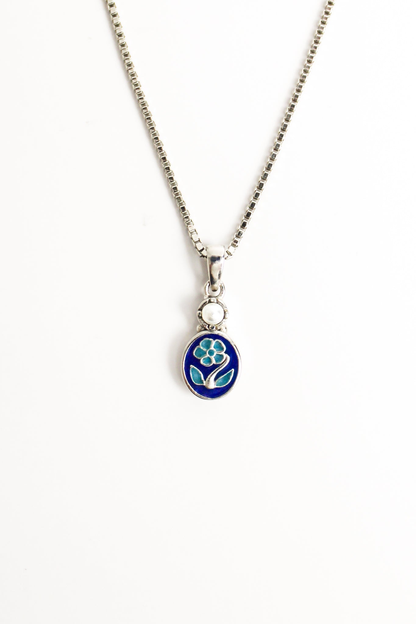 Mourning Bloom Necklace - silver