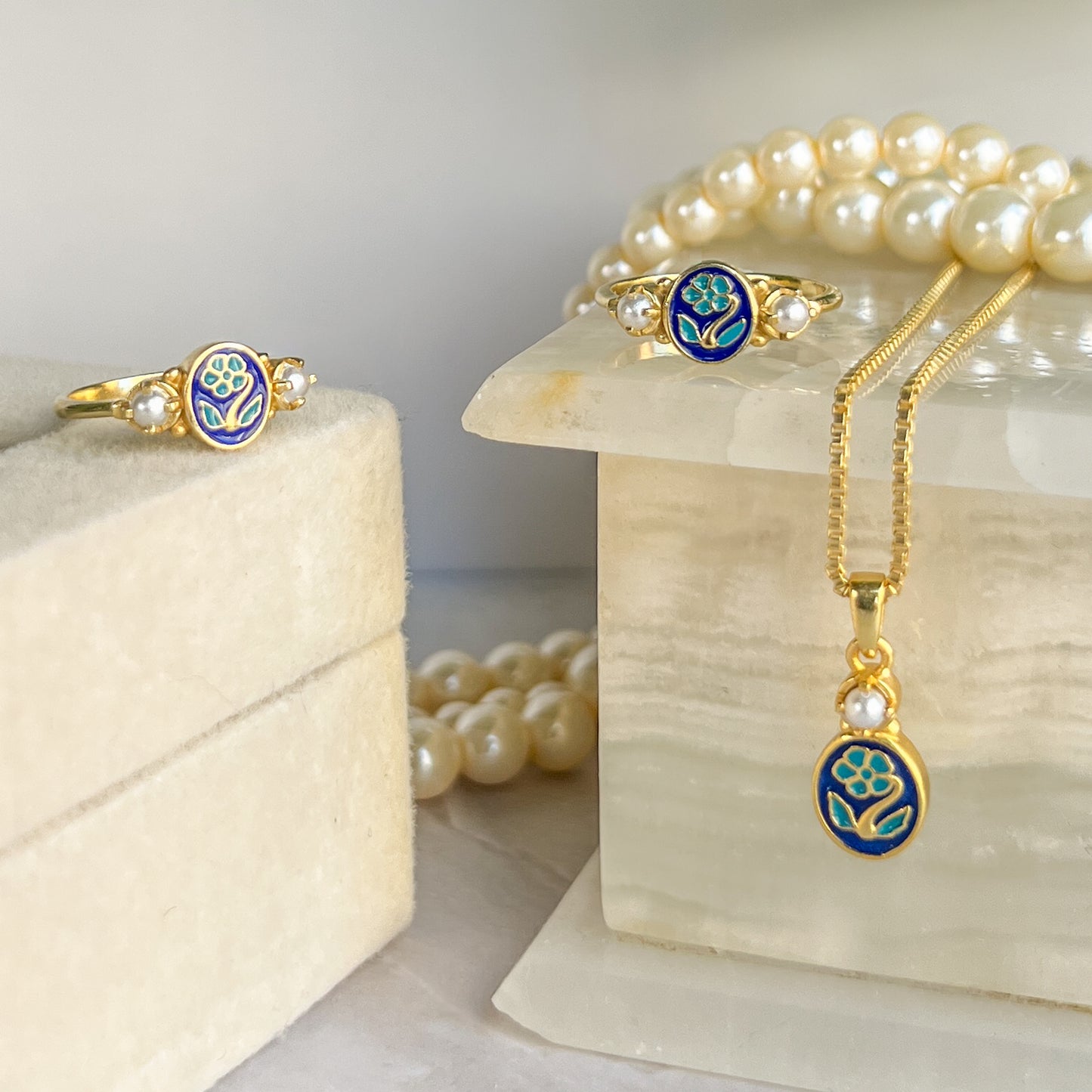 Mourning Bloom Ring - Gold