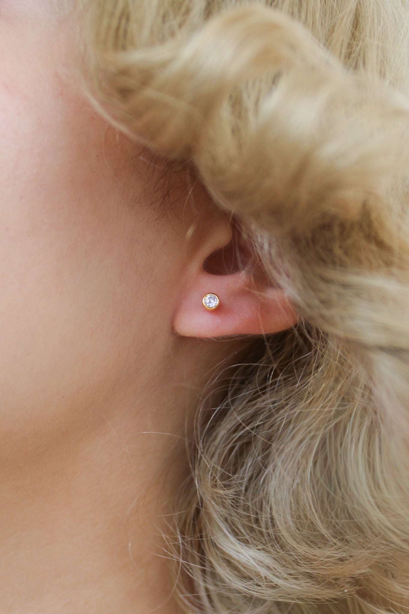 Vesta Studs - Gold