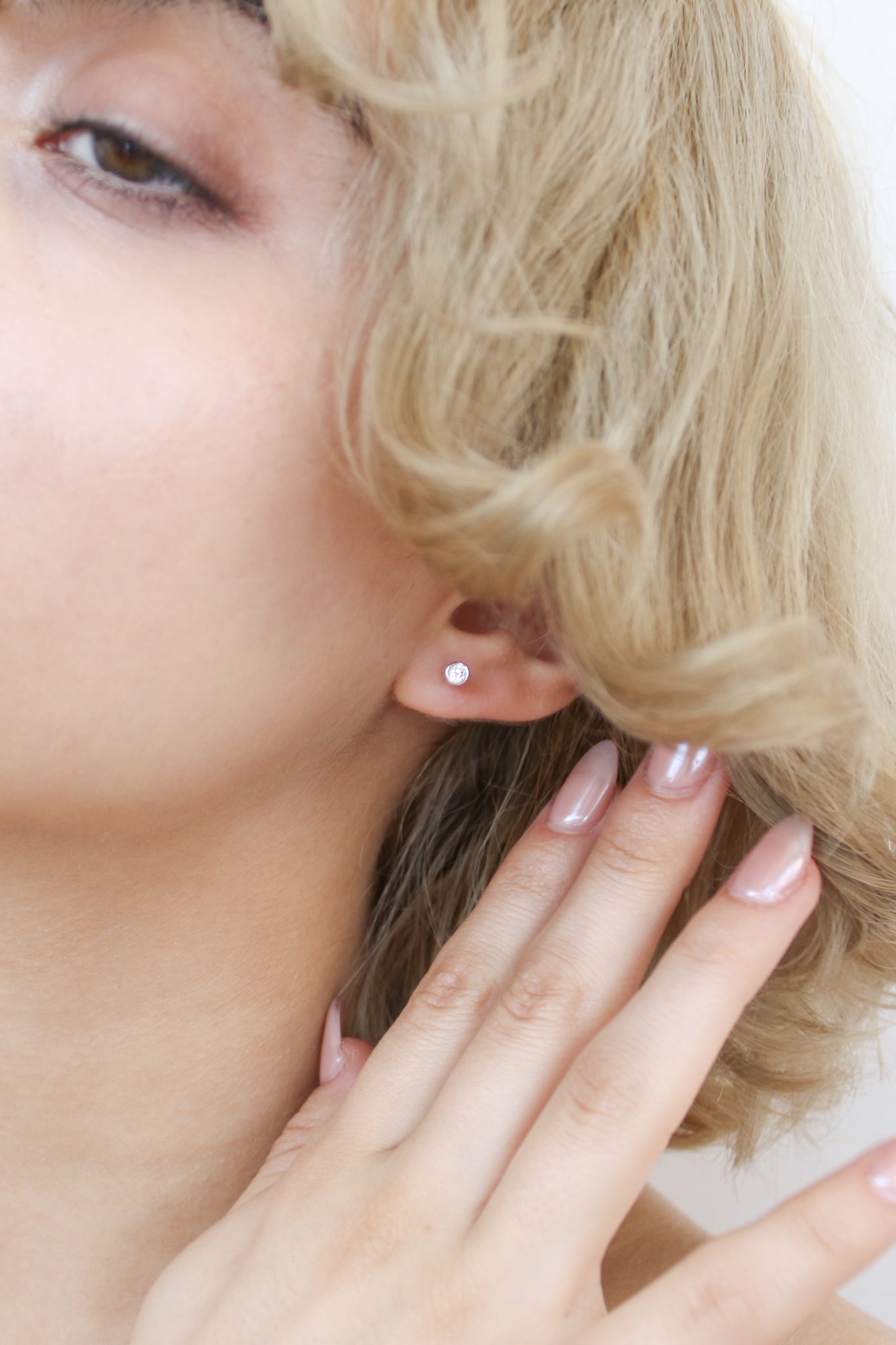 Vesta Stud Earrings - silver