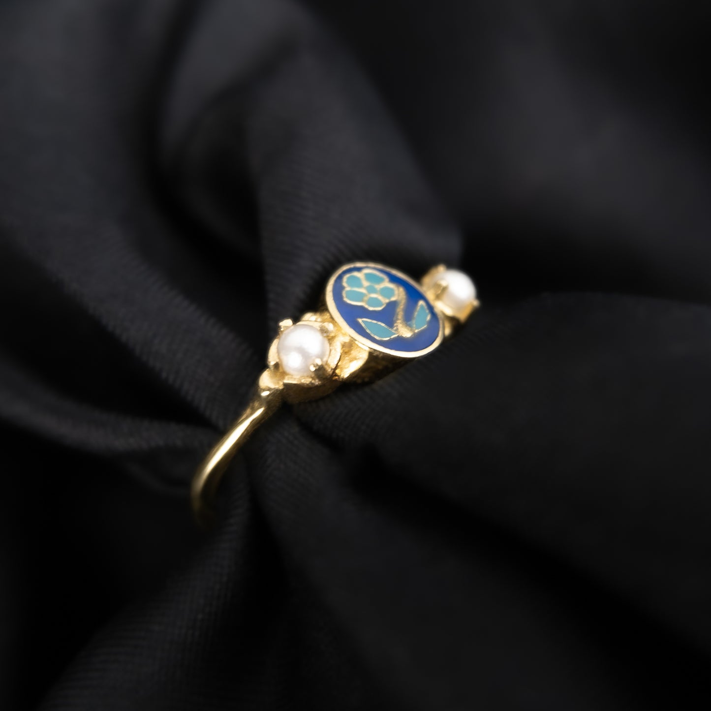 Mourning Bloom Ring - Gold