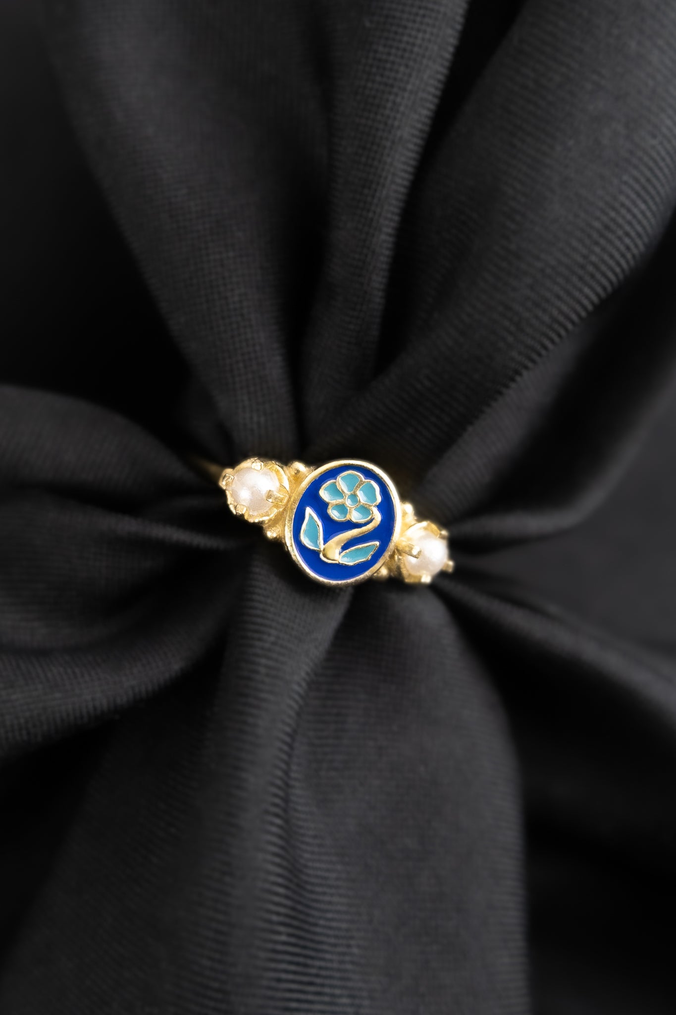 Mourning Bloom Ring - Gold