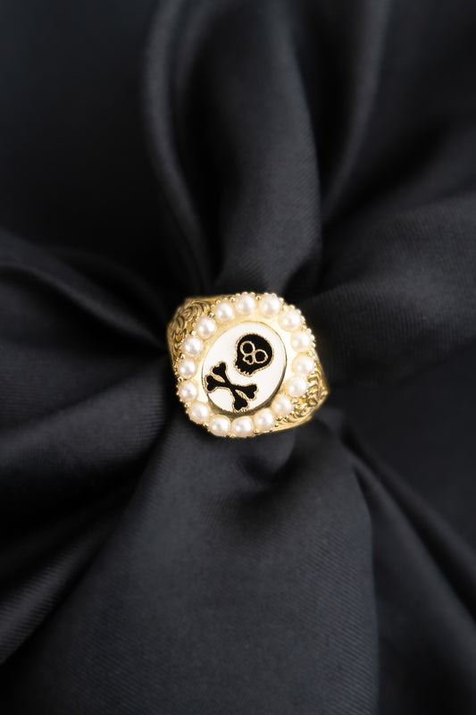 Mourning Memento Ring (Haunting Enamel) - Gold