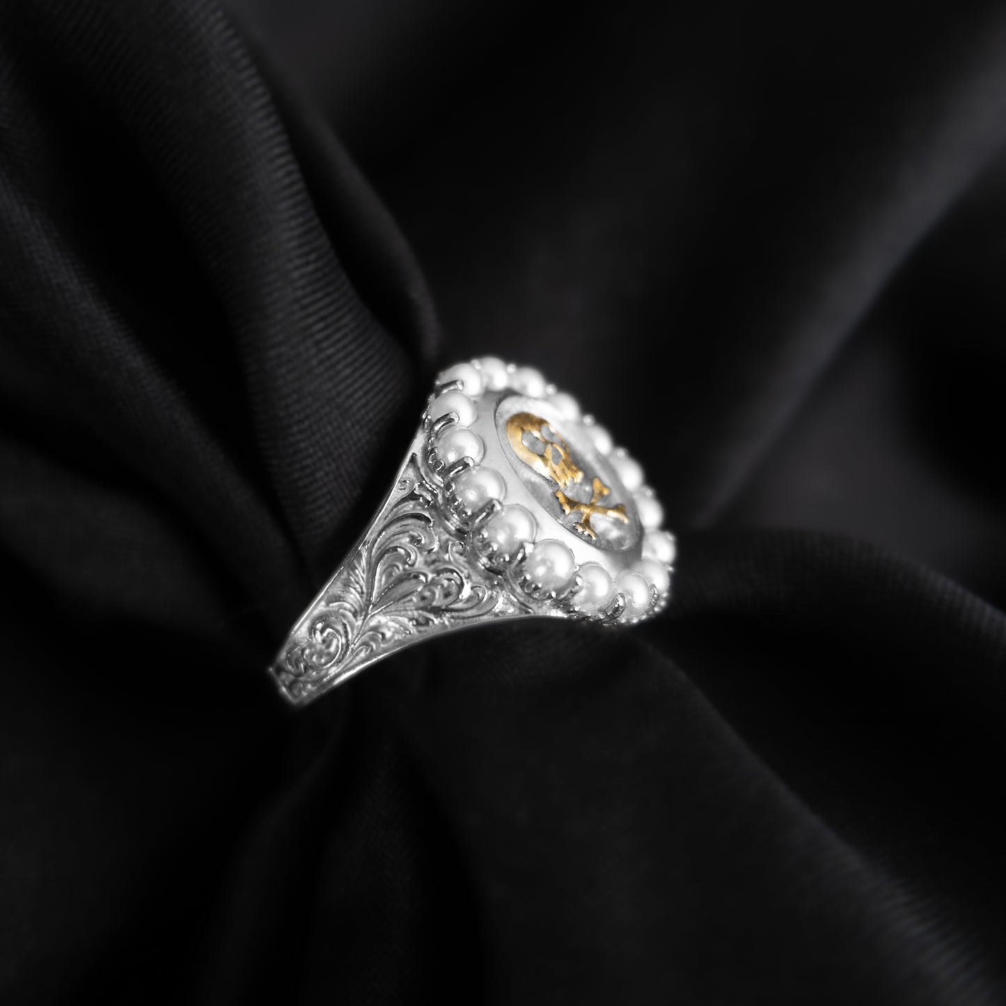 Mourning Memento Ring (Heirloom Metal) - Silver