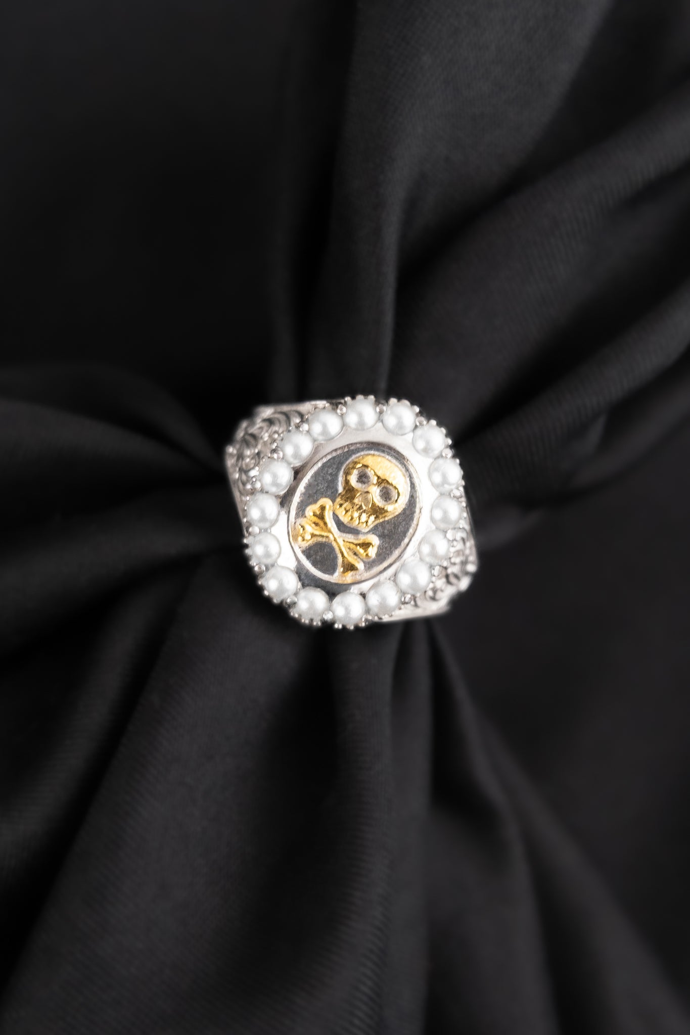 Mourning Memento Ring (Heirloom Metal) - Silver